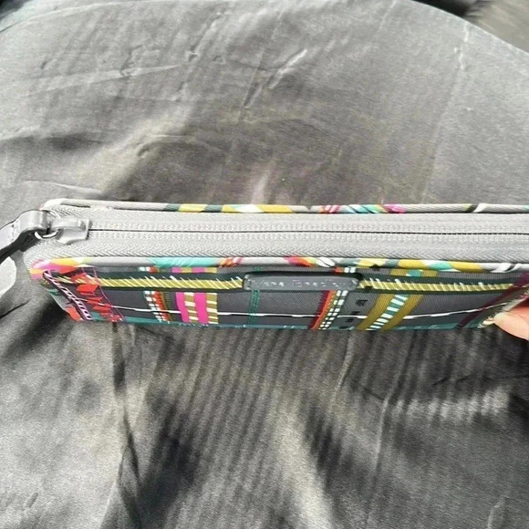 🆕 Vera Bradley Wallet- Base Color is Gray with Colored Designs - Picture 3 of 14